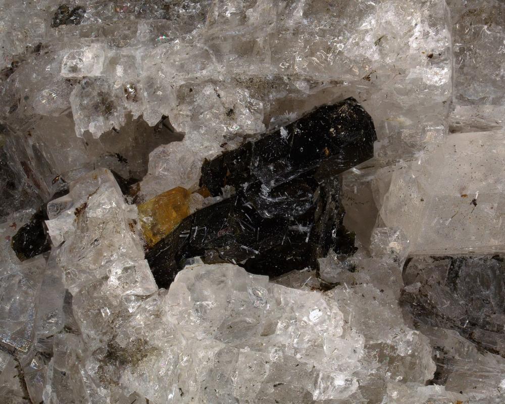 Ferro-ferri-hornblende